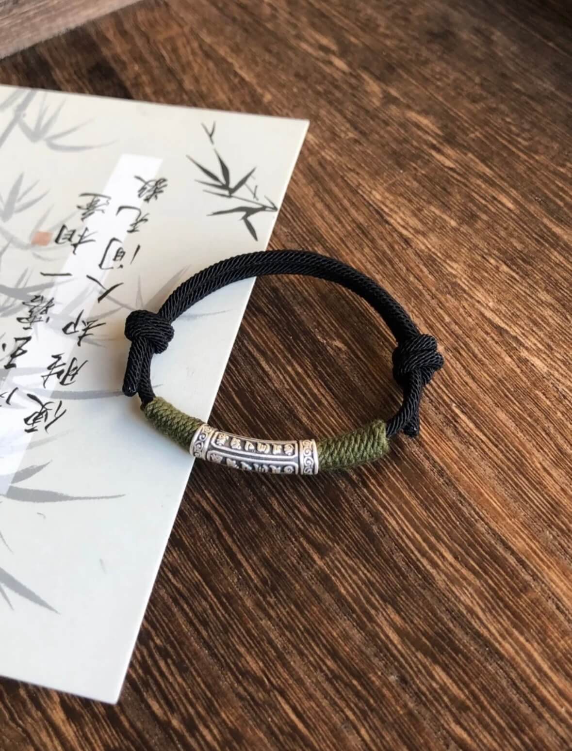 Bracelet bouddhiste avec mantra à six mots – Paix propice