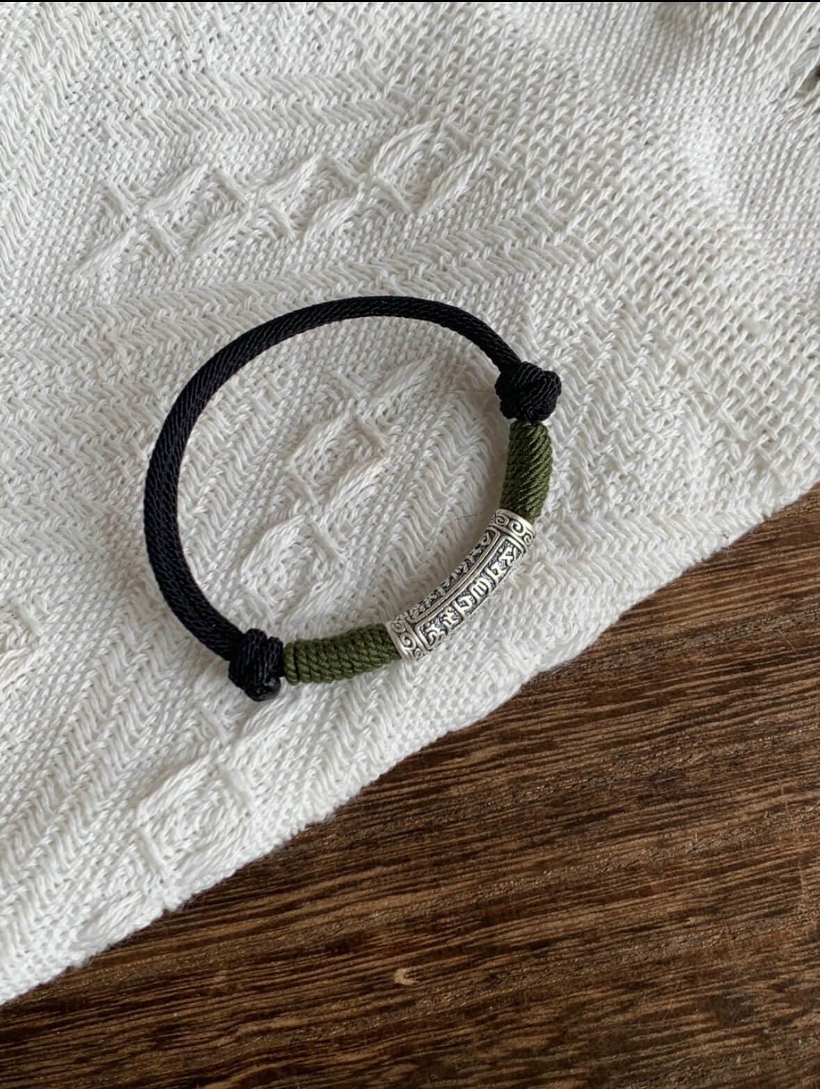 Bracelet bouddhiste avec mantra à six mots – Paix propice