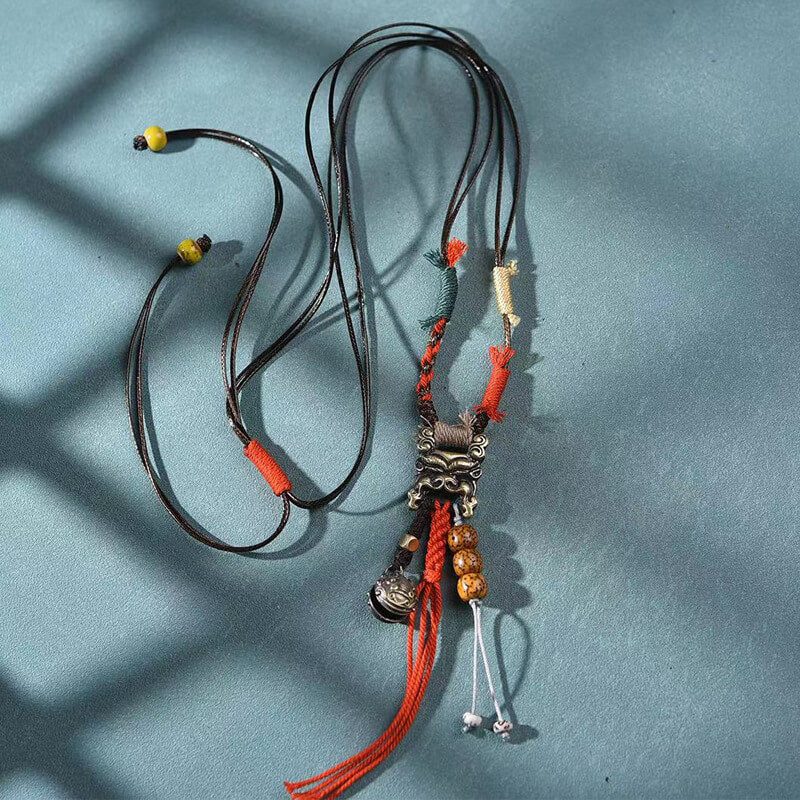 Collier avec breloque des Écritures sacrées - Protection