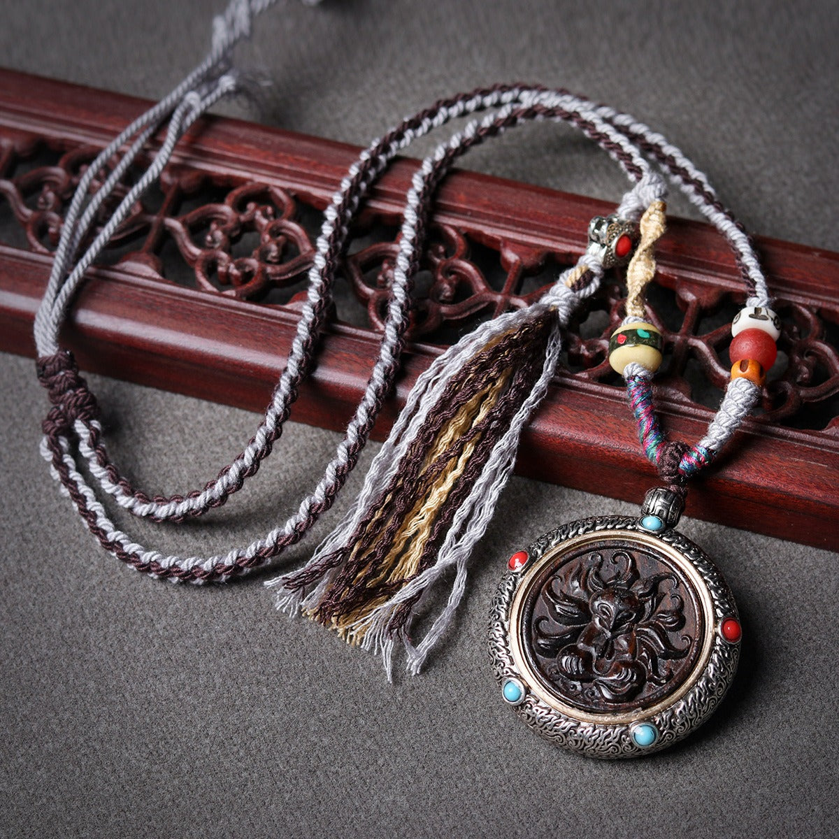 Zen Healing Tibetan Agarwood Nine-Tailed Fox Zhakiram Green Tara Thangka Pendant Protection Necklace