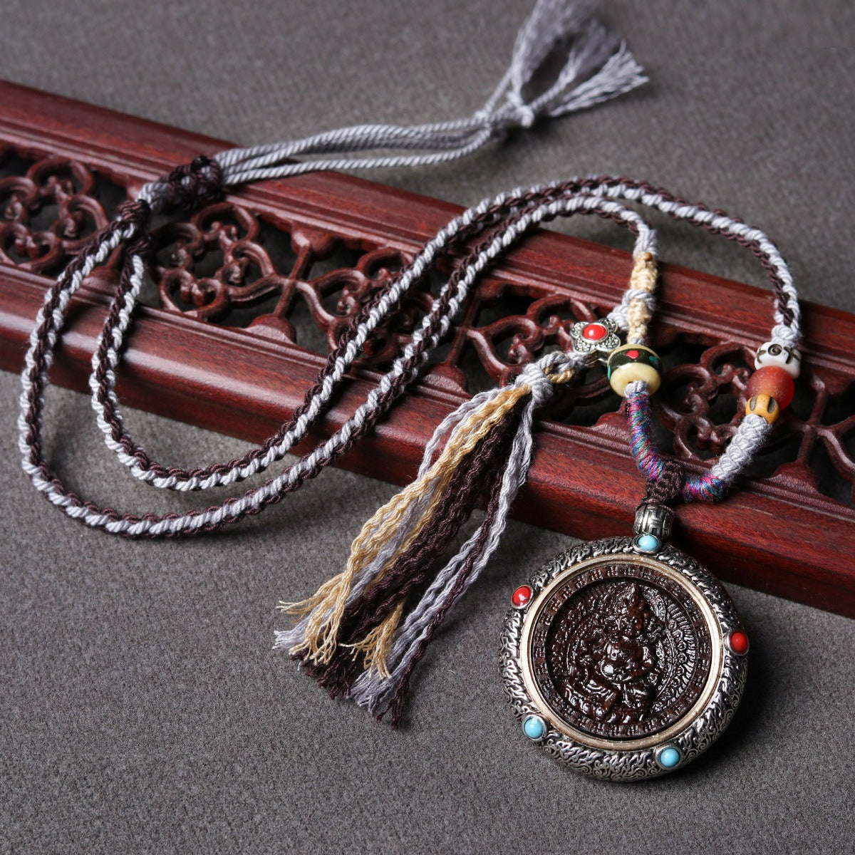Zen Healing Tibetan Agarwood Nine-Tailed Fox Zhakiram Green Tara Thangka Pendant Protection Necklace