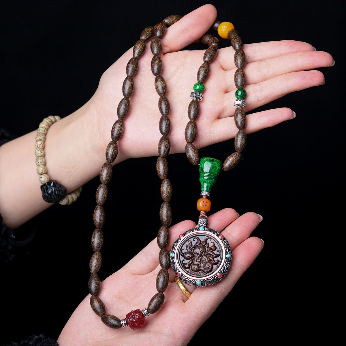 Zen Healing Tibetan Agarwood Nine-Tailed Fox Zhakiram Green Tara Thangka Pendant Protection Necklace