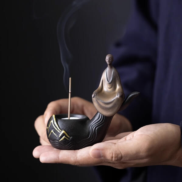 Zen Incense Holder – Handmade Mountain Design for Relaxation
