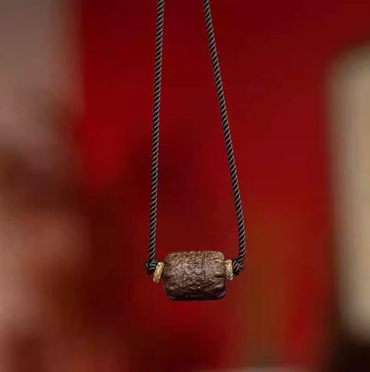 Collier de perles porte-bonheur en bois d'agar de Dalagan avec mantra à six mots - Protection•Porte-bonheur