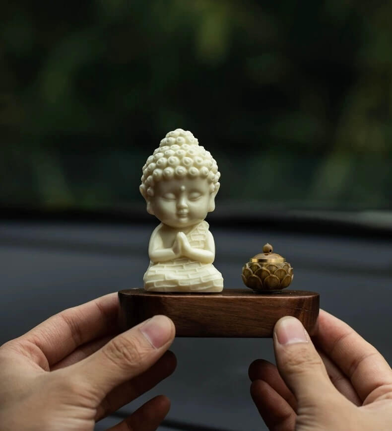 Mini diffuseur d'arômes pour voiture Buddha Ivory Nut - Paix et protection