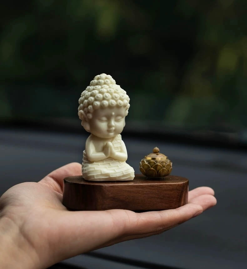 Mini diffuseur d'arômes pour voiture Buddha Ivory Nut - Paix et protection