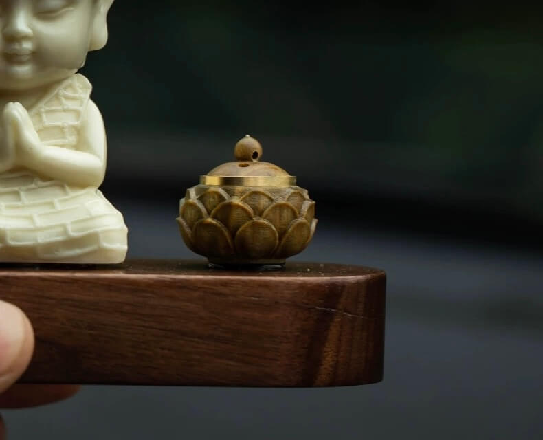 Mini diffuseur d'arômes pour voiture Buddha Ivory Nut - Paix et protection