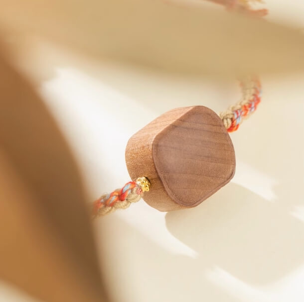 Bracelet tressé à la main en bois de santal vieilli de Mysore Wuyipai - Paix • Amulette • Bon augure
