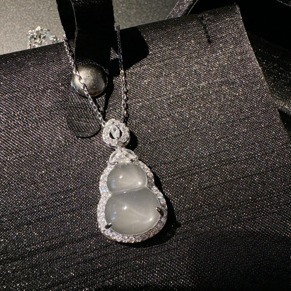 Zen healing White Agate Gourd Buddha Pendant Healing Peace Necklace